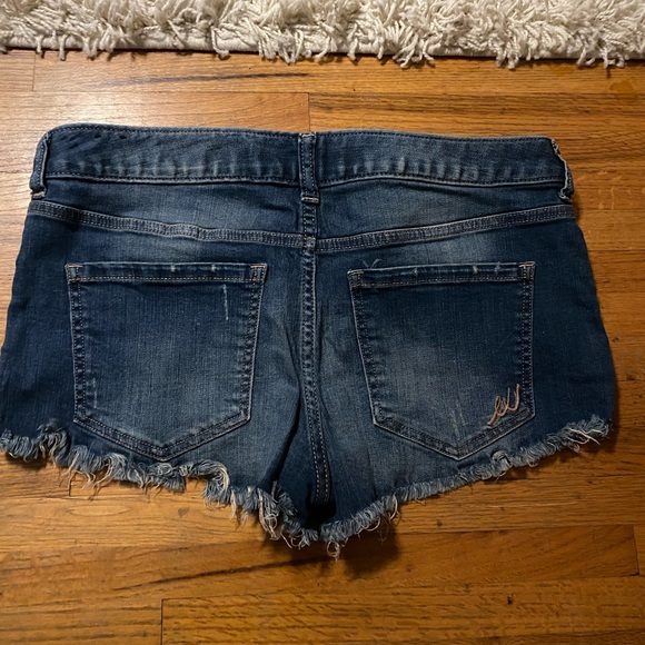 Express mid- rise shorts- size 10 - Picture 2 of 3